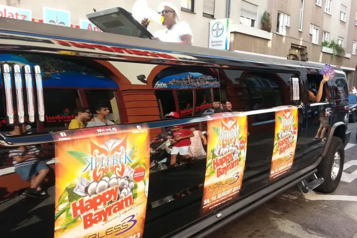 Limousine mit Festbeklebung