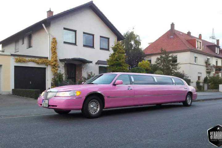 Lincoln Pink in einer Wohnstraße